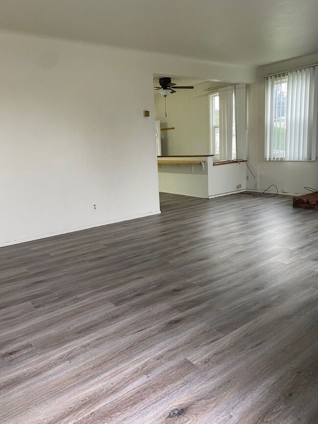 Building Photo - Great Shadle Home