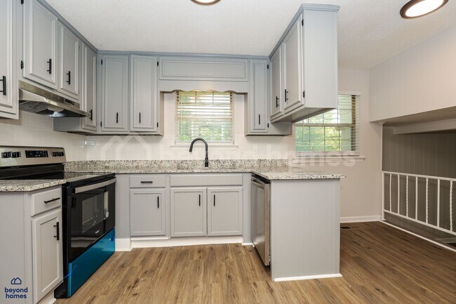 Photo - Freshly renovated 3 bedroom / 2 full bath ...