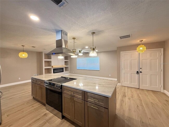 Photo - 1041 Manchester Cir