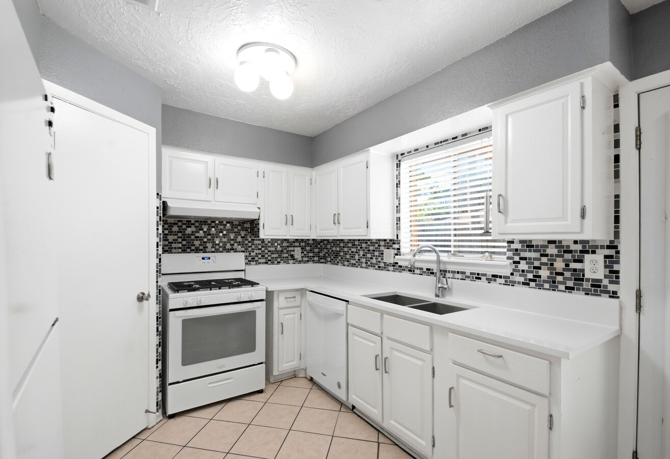 Photo - 11418 Hendon Ln