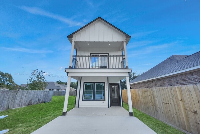 Photo - 1110 E Main St