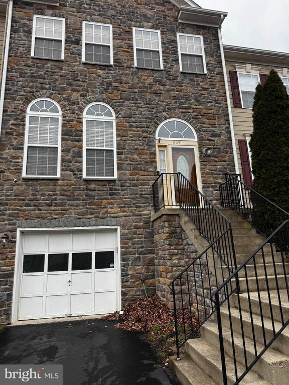 Photo - 869 Stonefield Square NE