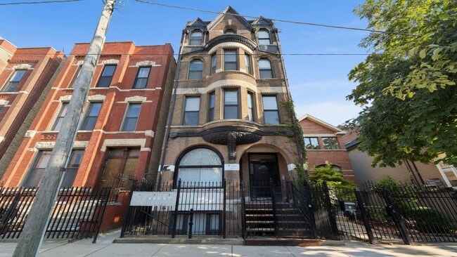 Building Photo - 1337 W Huron St Unit 3R
