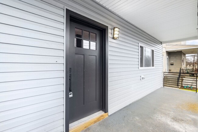 Photo - Beautifully Renovated 3 Bed/2.5 Bath Home in Mt Washington - Convenient Location