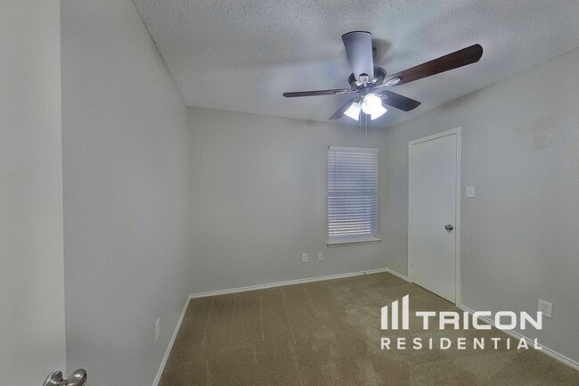 Photo - 403 Hollyberry Dr