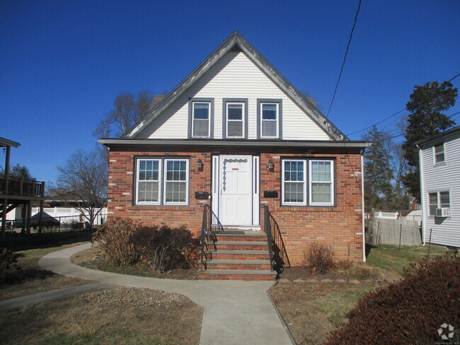 Building Photo - 20 Newfield St Rental