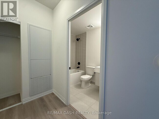 Photo - 280 Dundas St W Unit 417