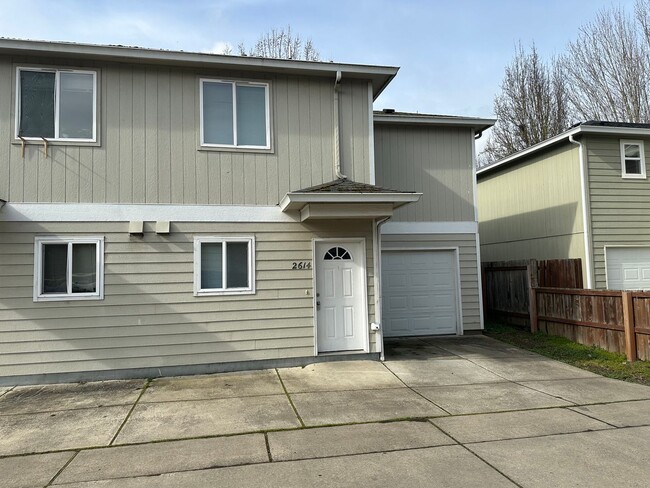 Photo - MOVE IN SPECIAL! 3 bedroom 2 1/2 bathroom ... House