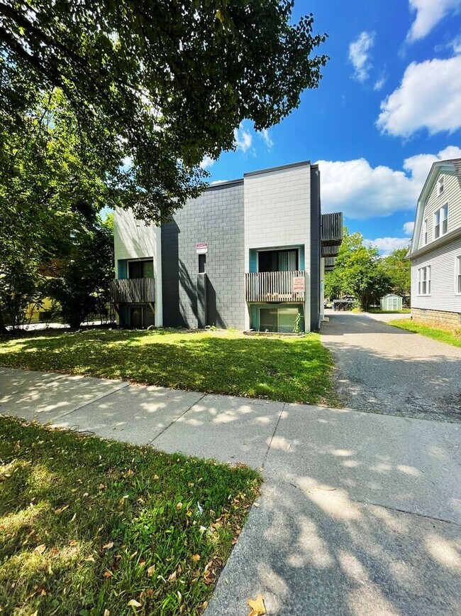 526 Linden St