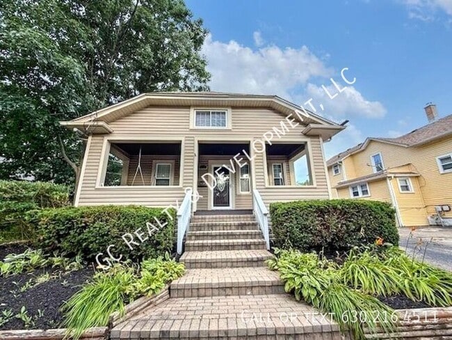 Building Photo - 454 Moseley St