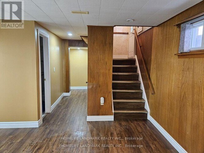 Photo - 147 Fitzgibbon Ave