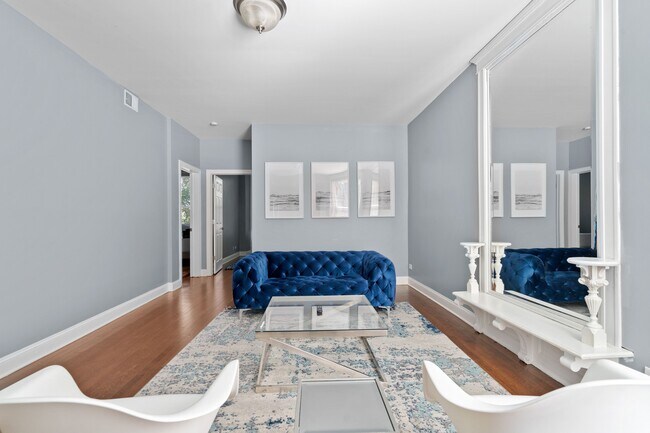 Photo - 913 W Belden Ave