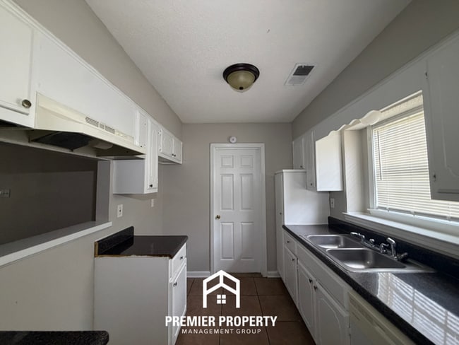 3BR/1.5BA Memphis Rental with Soaring Ceilings & Functional Galley Kitchen