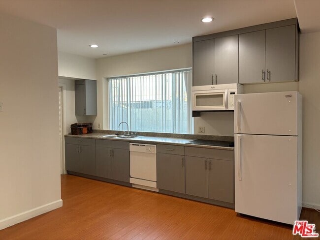 Building Photo - 1412 S Sherbourne Dr Unit 103 Rental