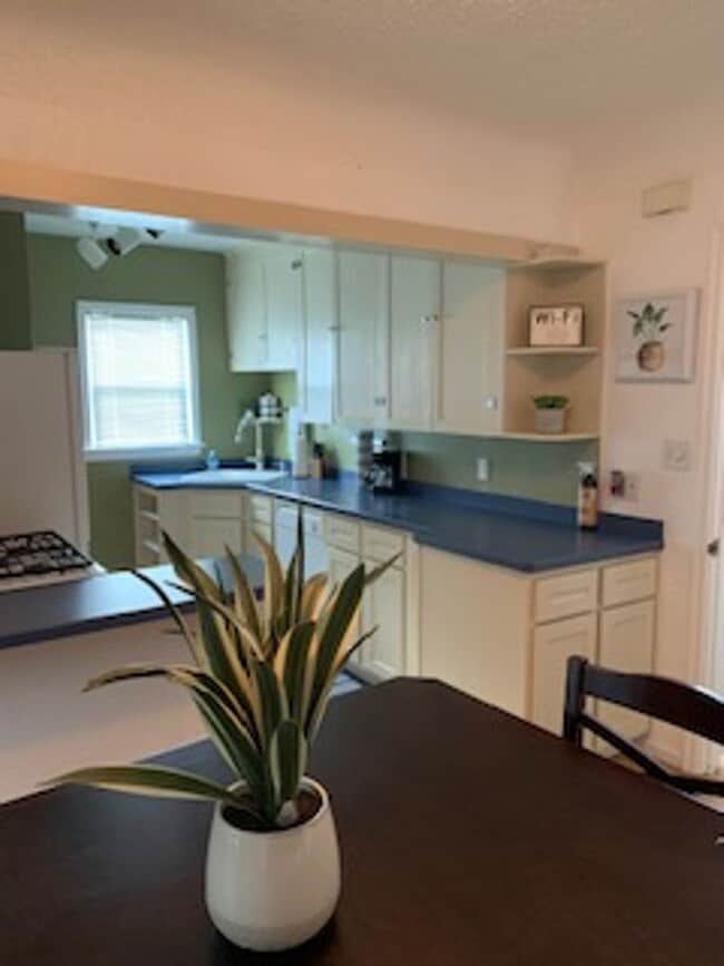 903 N 25th St Unit Upstairs