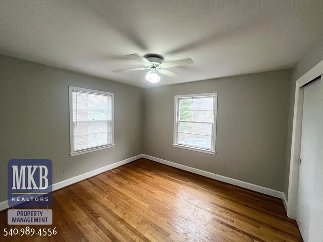 Photo - 2314 Wycliffe Ave SW