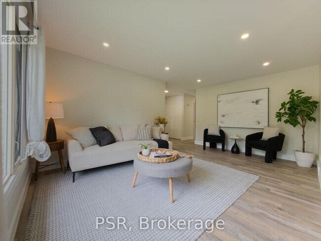 Photo - 88 Upper Canada Dr