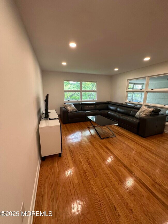 172 Larchwood Ave