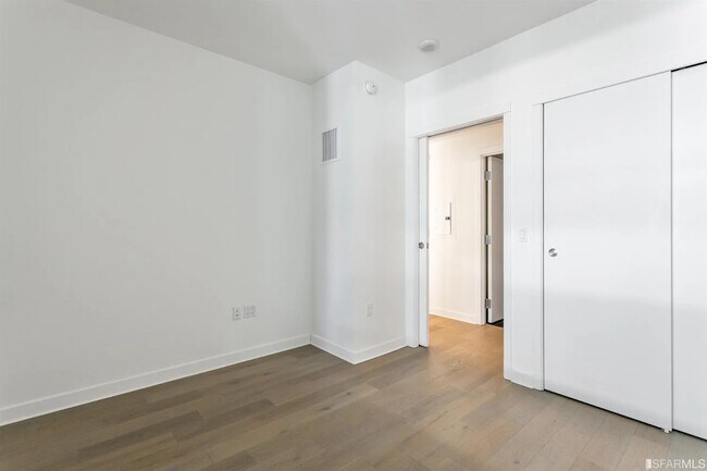 Building Photo - 1688 Pine St Unit E510