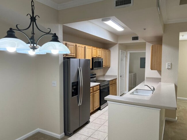 Building Photo - 10075 Gate Pky N Unit 2805