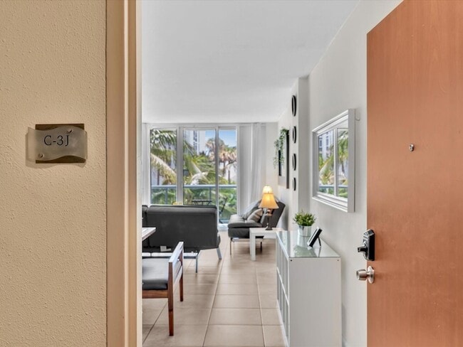Photo - 3901 S Ocean Dr Unidad 3J