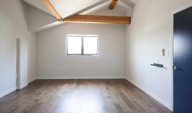 Photo - Dee Jay Student Housing
