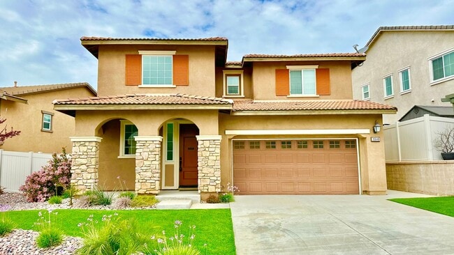 Lovely Two Story Home in the Newer Communi... - Lovely Two Story Home in the Newer Communi...