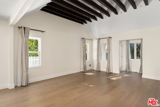 Photo - 8921 Ashcroft Ave