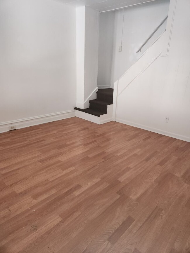 Photo - 436.5 Greenleaf St