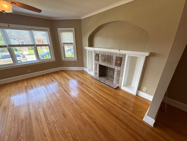 Photo - 5327 W Wolfram St Unit 1