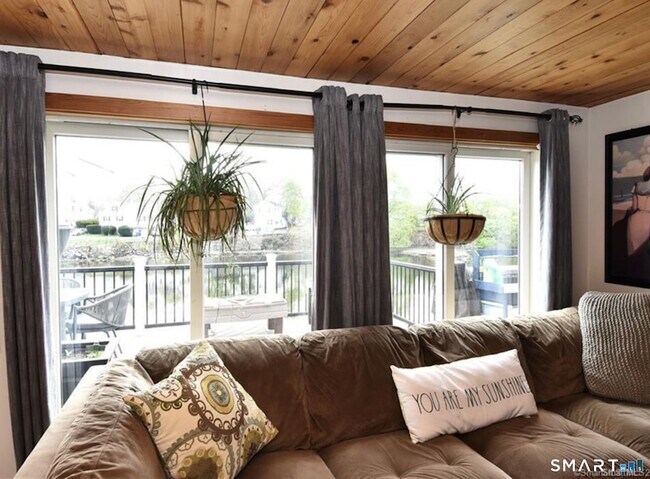 Photo - 285 East Ave