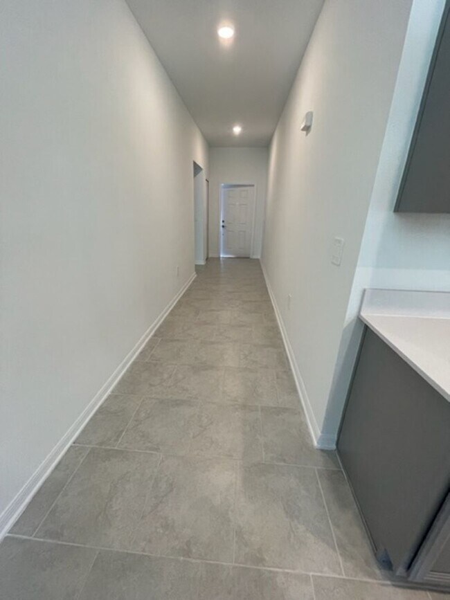 Photo - 844 Ofanto Wy