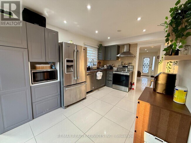 Photo - 15 Inverhuron Trail