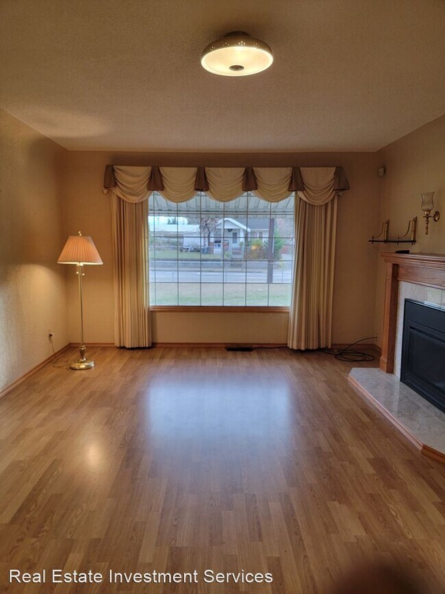 Photo - 4 br, 2 bath House - 221 S. 96th St.