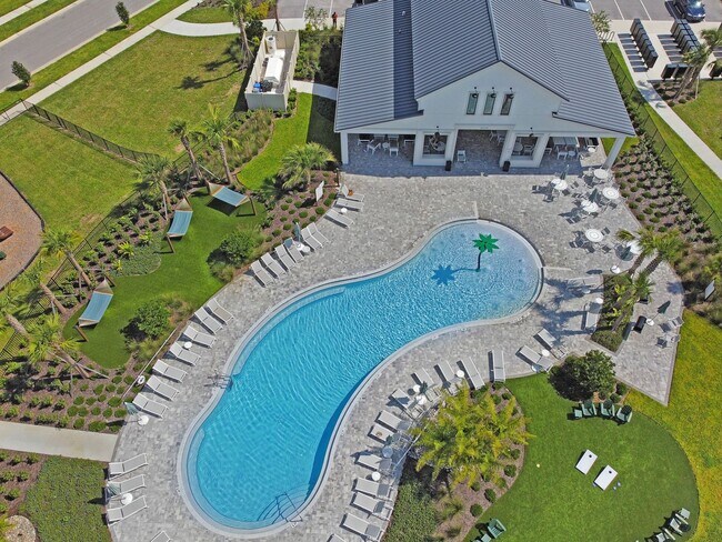 Photo - 437 Waterford Dr