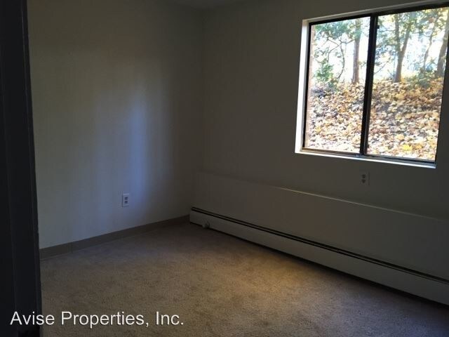 Photo - 150-196 River Rd