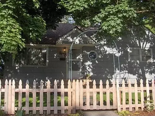 Photo - 6128 N Oak St House