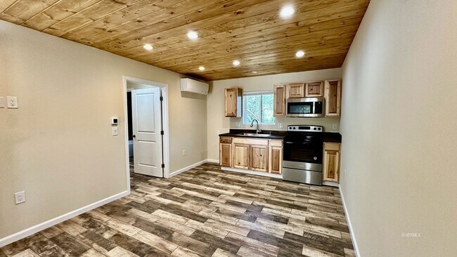Photo - 54705 Pine Crest Ave