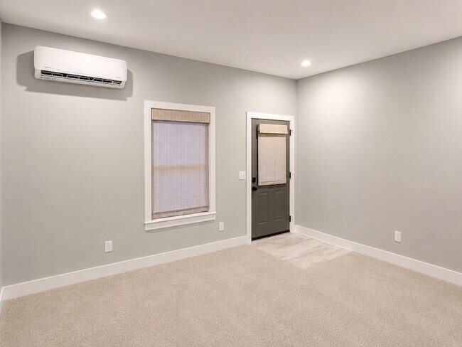 Photo - 130 Carters Glen Pl