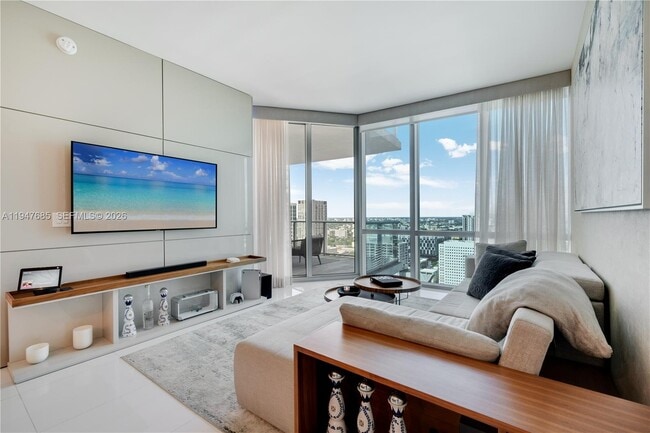 Building Photo - 851 NE 1st Ave Unit 3408