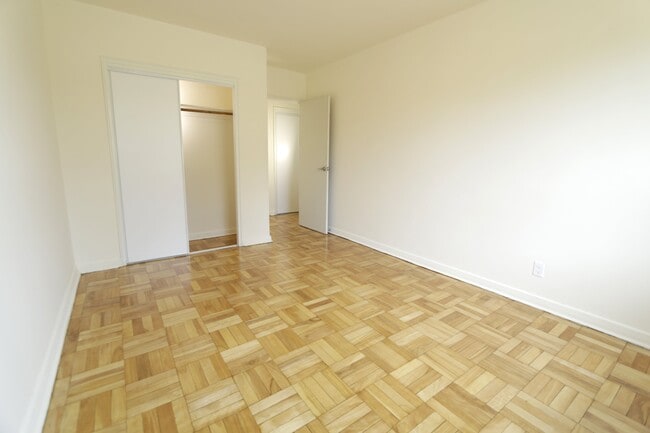 Photo - Deepwood Apartments