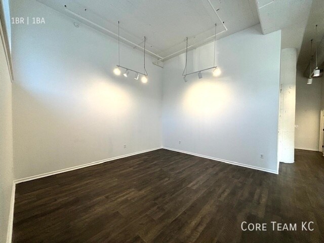 Photo - 320 W 7th St Unidad 103