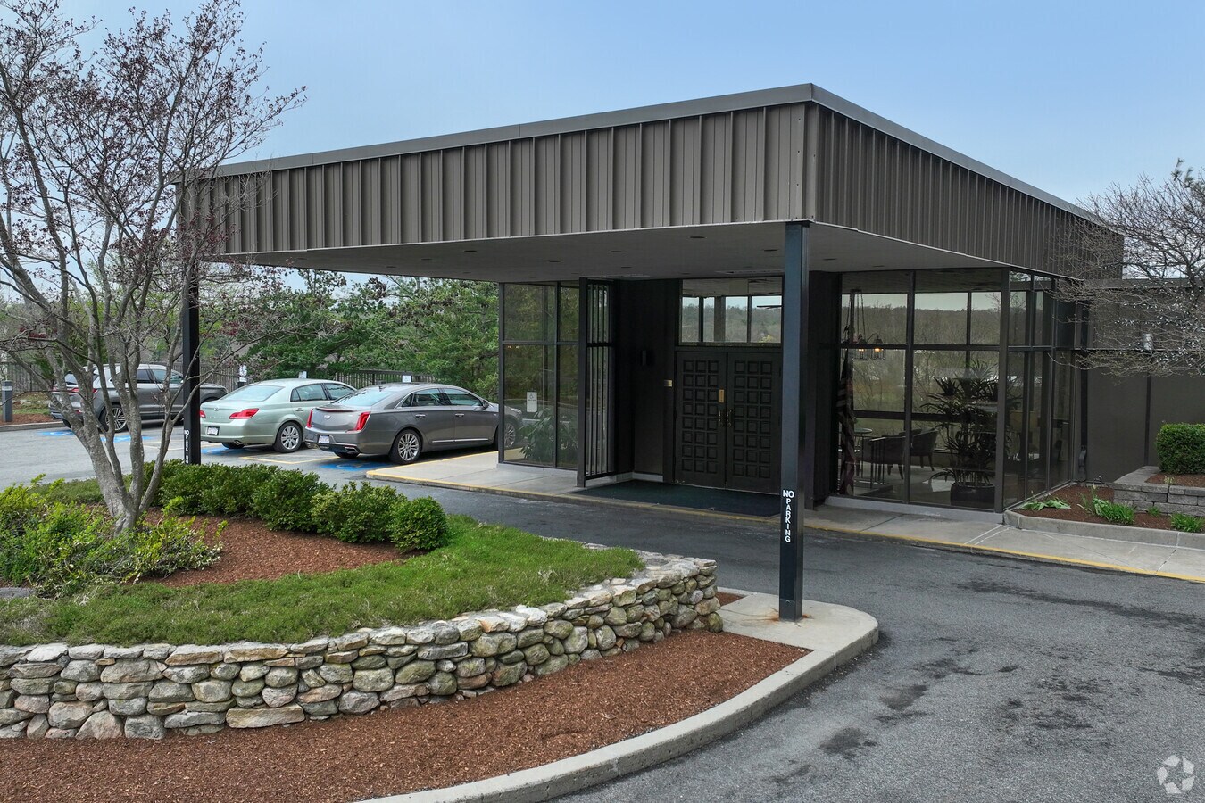 Entrada - The Ferncroft Tower