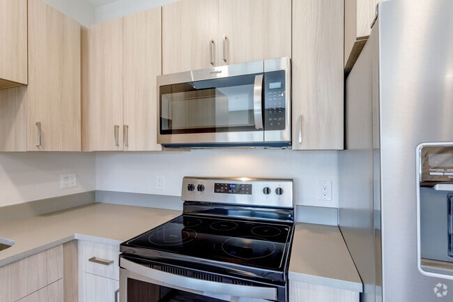 2BR, 1BA - 759 SF