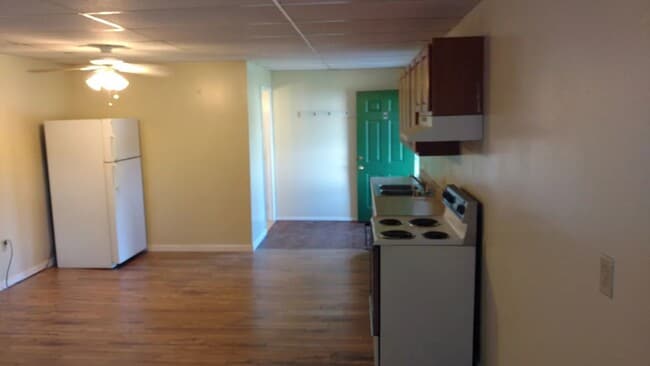 Building Photo - S Main St Marysville Unit Apt H