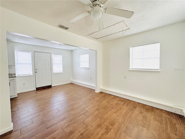 Photo - 113 Avenue C SE