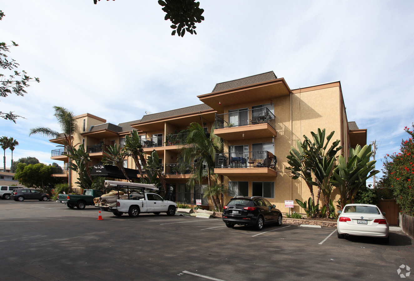 Baja La Jolla Apartments - Baja La Jolla Apartments