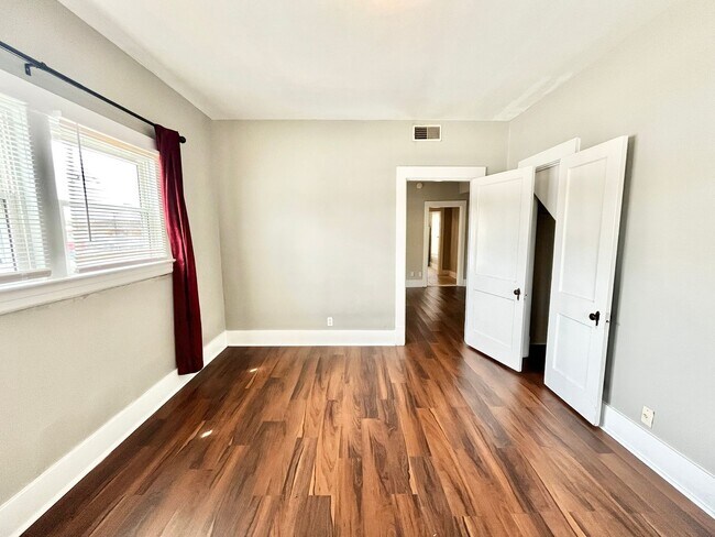 Photo - 637 W Ormsby Ave Unidad 637 w ormsby-1