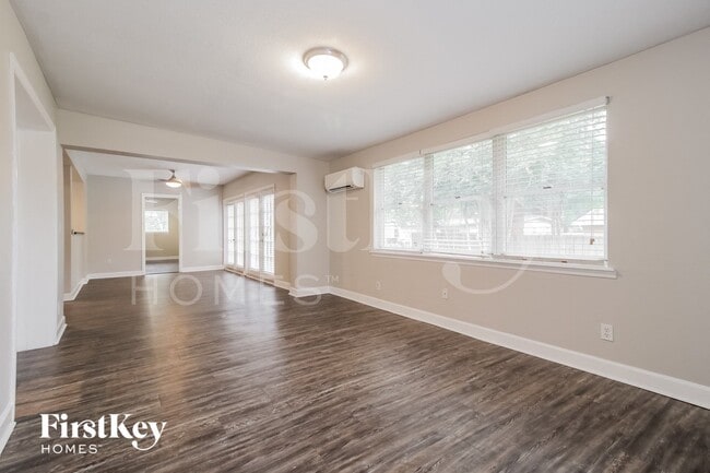 Photo - 2029 Taylor Ave