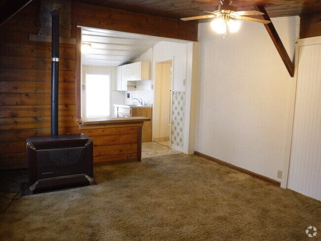 Building Photo - 705 Marshall St Rental